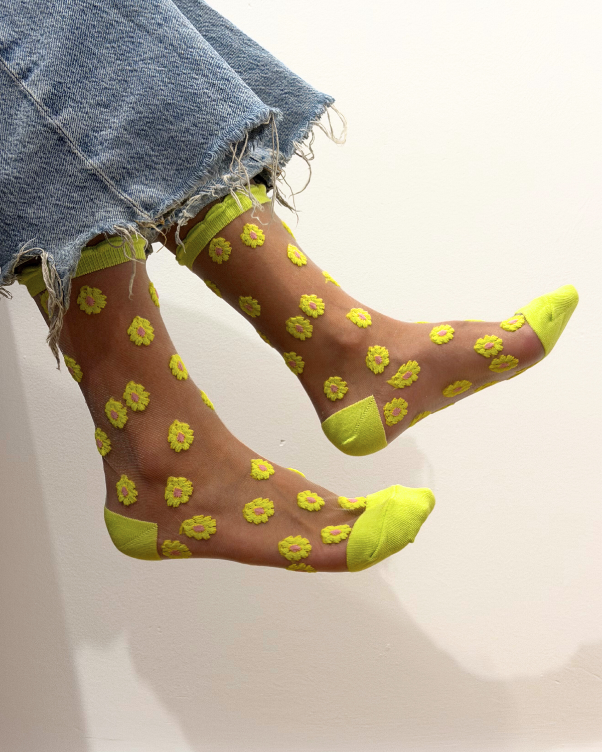 SHEER SOCKS - DAISIES LIME