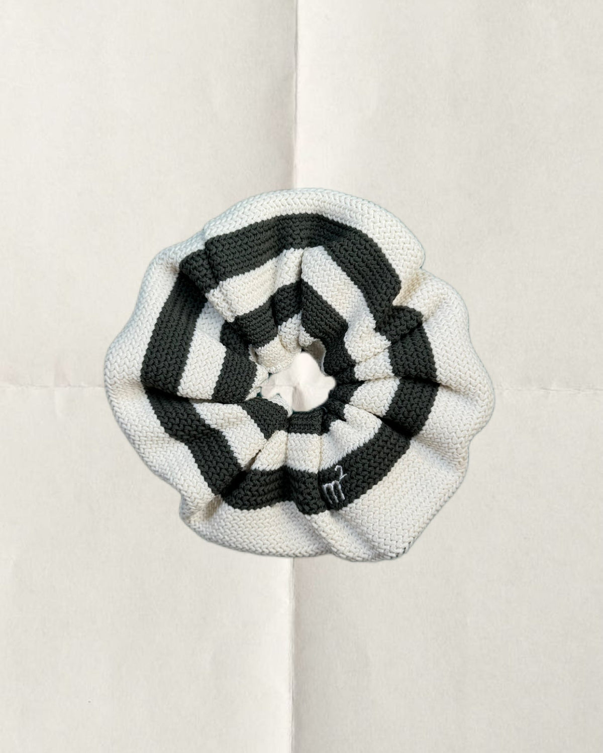 KNITTED SCRUNCHIE - DARKGREY&CREAM