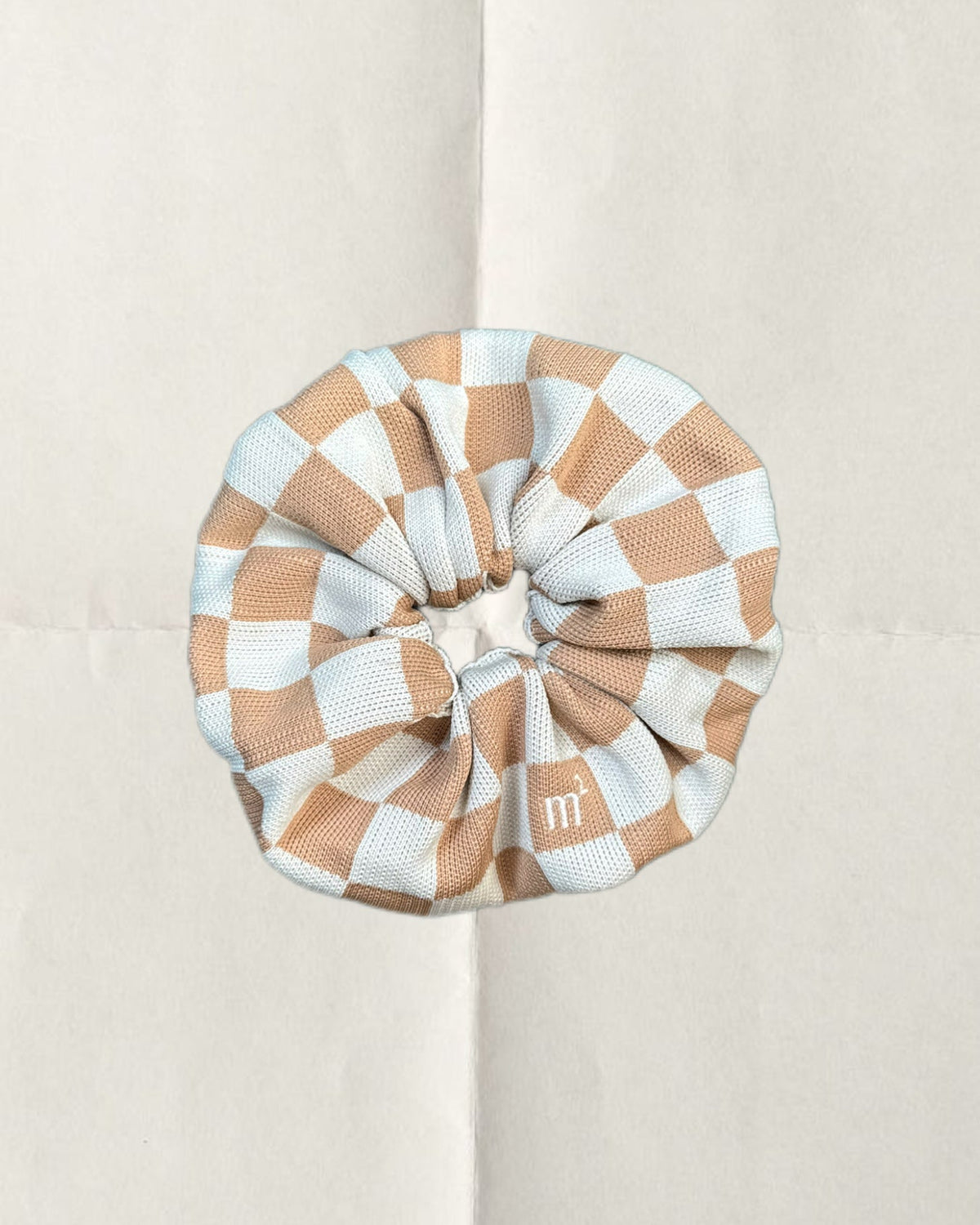 KNITTED SCRUNCHIE - BEIGE CHECKERED