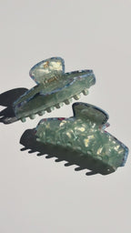 DUAL CONTRAST CLAW - LIGHT BLUE